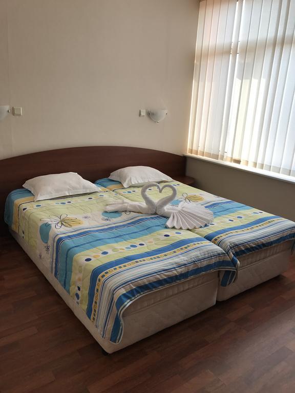Red House Guest House Nesebar Esterno foto
