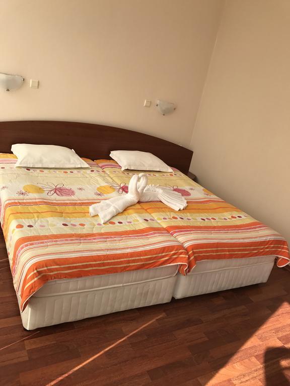 Red House Guest House Nesebar Esterno foto